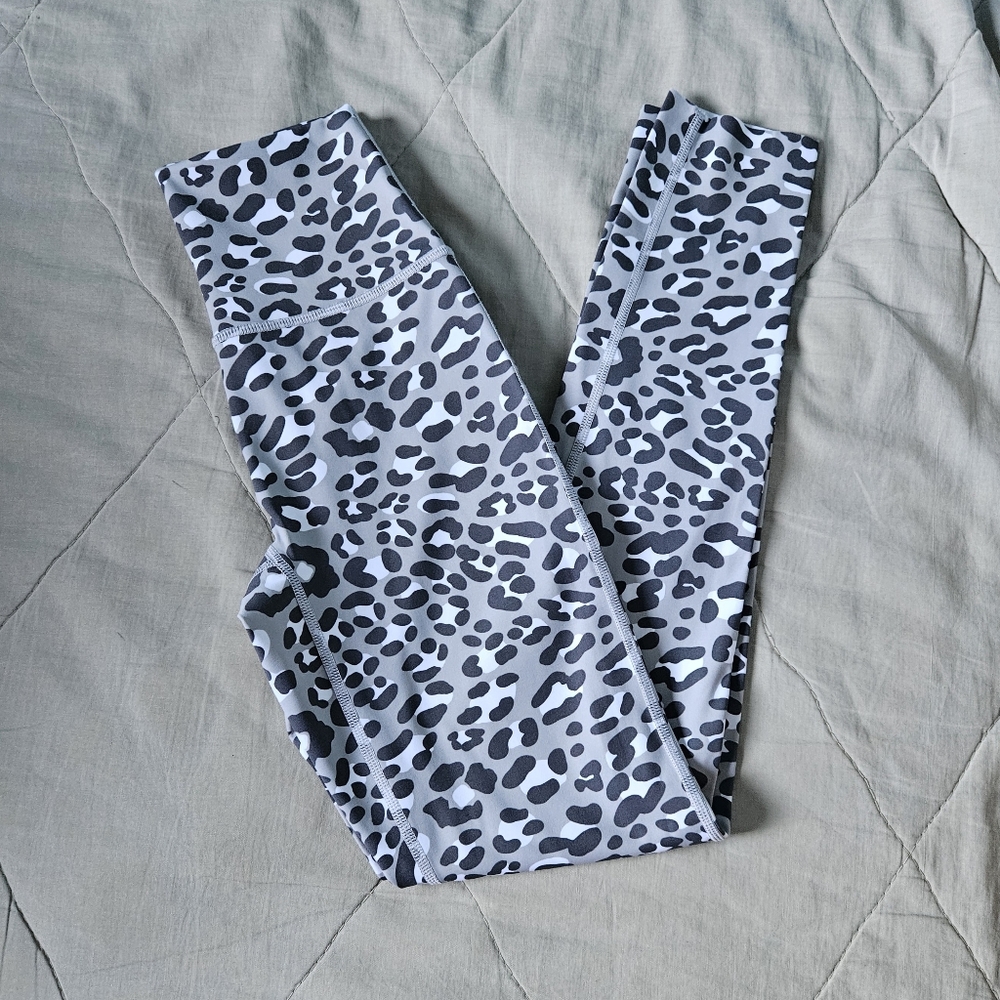 AERIE Offline leggings 7/8 Cheetah Grey White XS AE